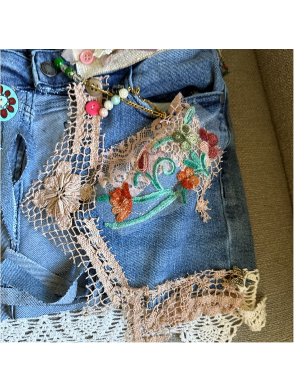 Hand Crafted Denim Belt Upcycled with Laces and Embroidered by hand Size 31 - Picture 10 of 12